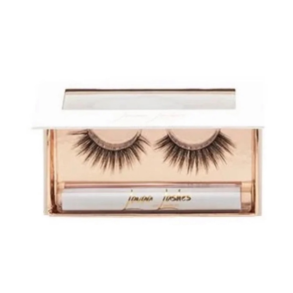 Lavaa Lashes Charm Lash